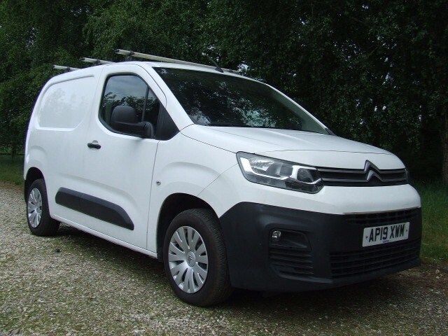 White Used 2019 Citroën Berlingo MPV | £5,995 (Super price) - Image 1/4