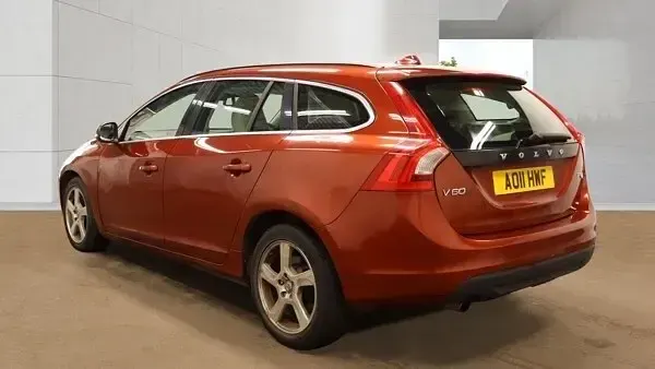Used Volvo V60 SE 115 HP (84 kW) 2011 Red Estate