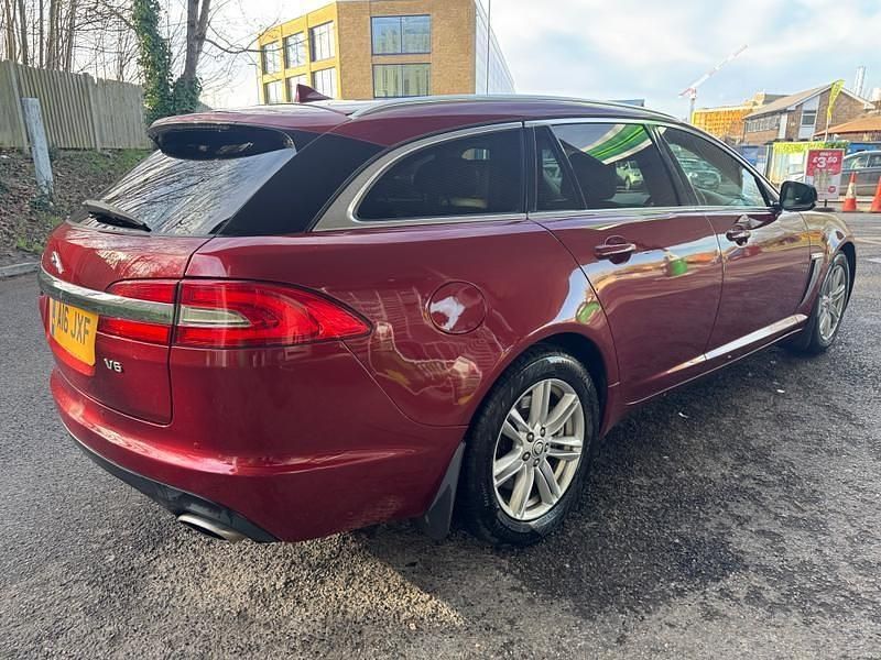 Used Jaguar XF Sportbrake Luxury 240 HP (176 kW) 2012 Red Estate