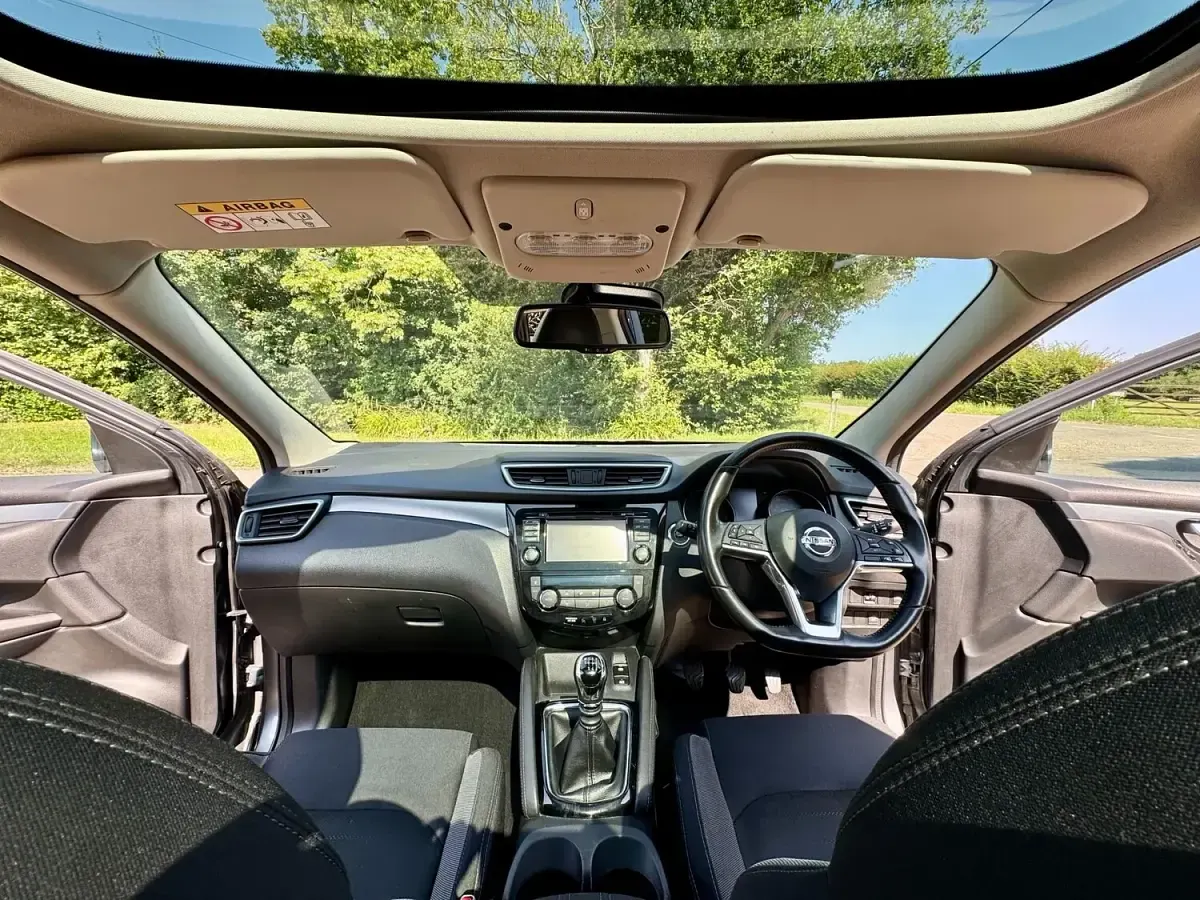 Used Nissan Qashqai N-Connecta 115 HP (84 kW) 2017 Grey SUV