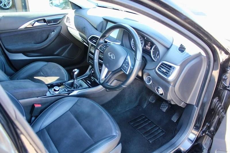 Used Infiniti Q30 Business Executive 109 HP (80 kW) 2017 Black Hatchback