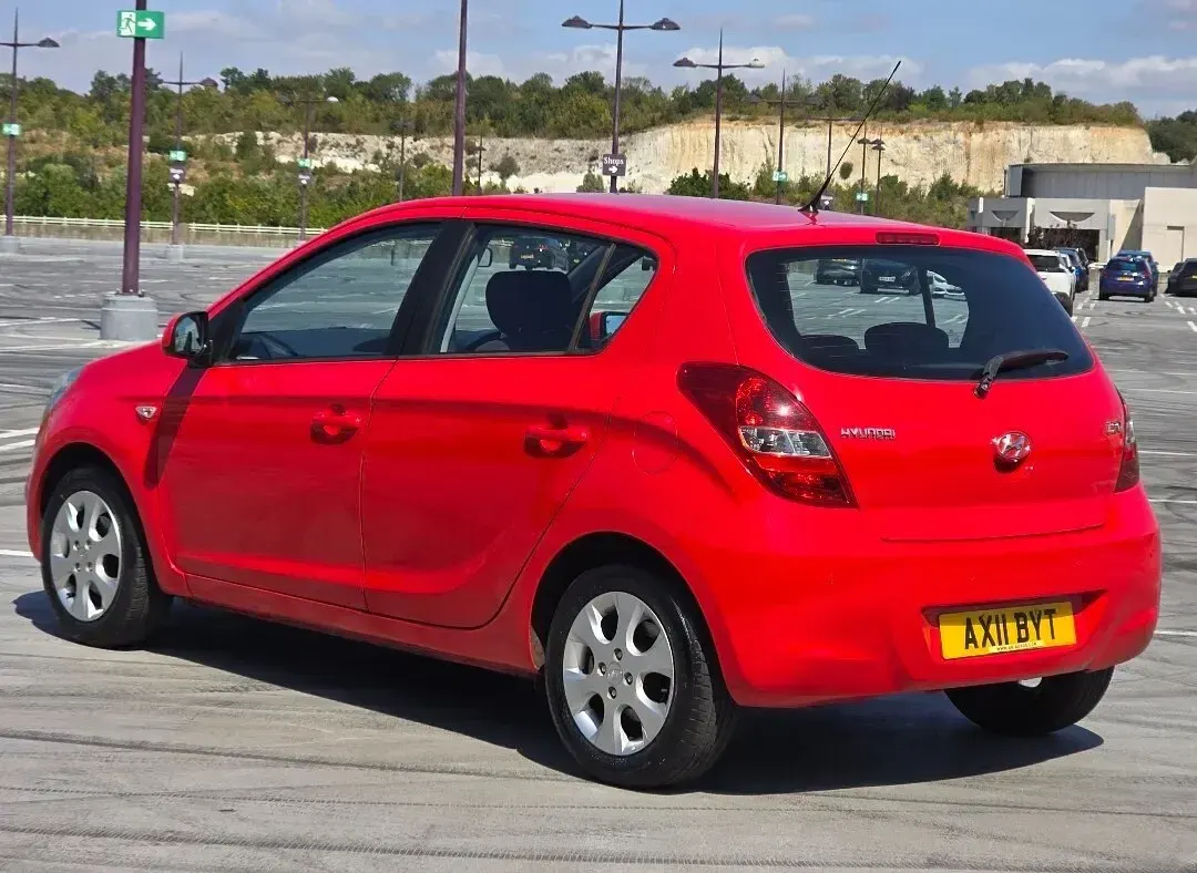 Used Hyundai i20 Comfort 2011 Red Hatchback