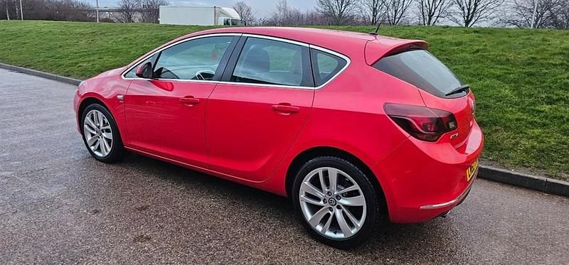 Used Vauxhall Astra SRi 163 HP (119 kW) 2012 Radiant red Hatchback