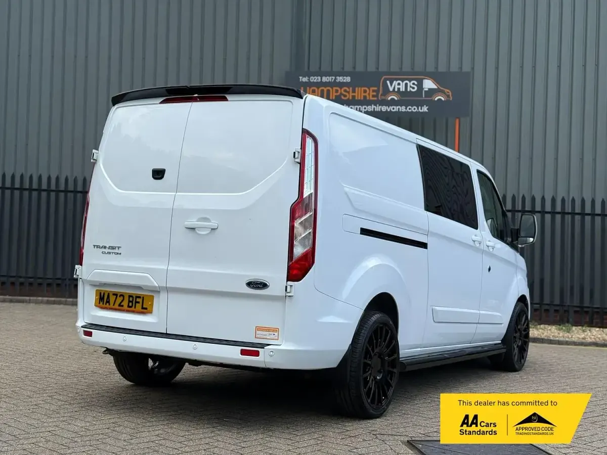 Used Ford Transit Custom Limited 130 HP (95 kW) 2022 White Van