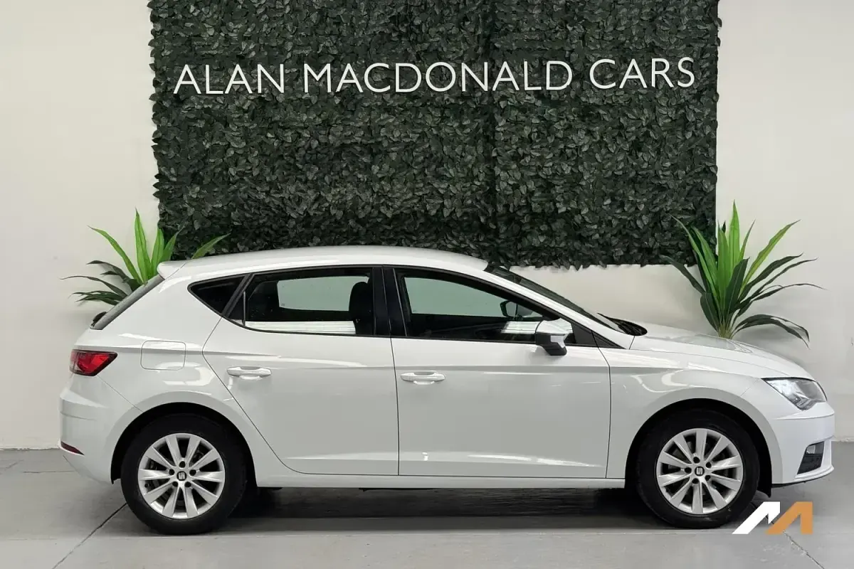 Used Seat Leon SE 130 HP (95 kW) 2019 White Hatchback