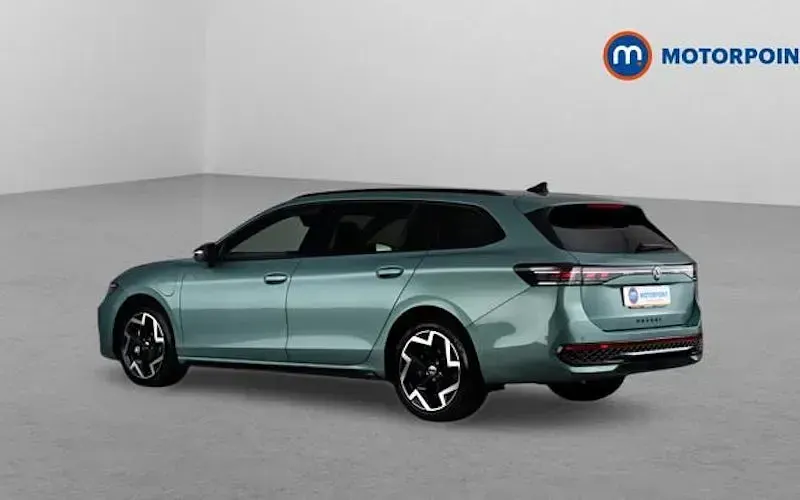 Used VW Passat R-line 272 HP (200 kW) 2025 Green Estate