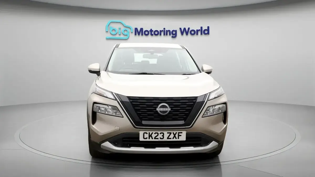 Usado Nissan X-Trail Acenta Premium 213 CV (156 kW) 2023 Plateado SUV