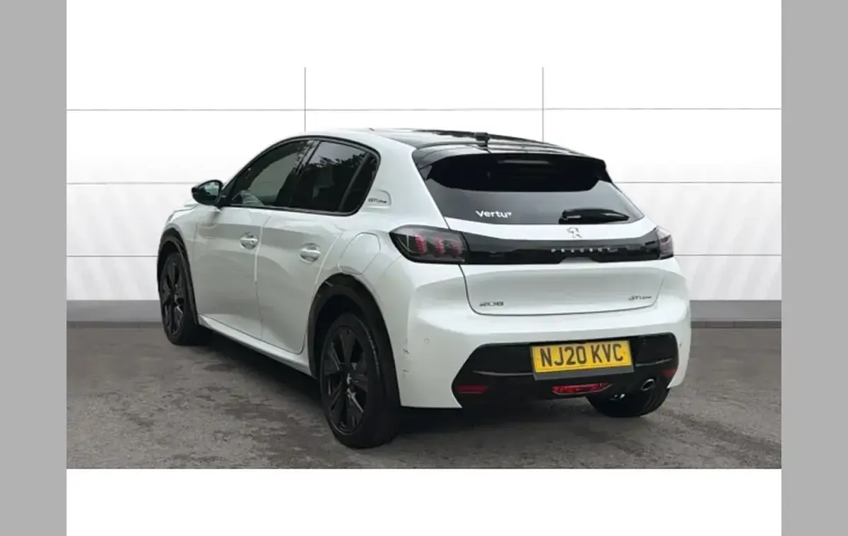 Used Peugeot 208 GT-line 101 HP (74 kW) 2020 White Hatchback