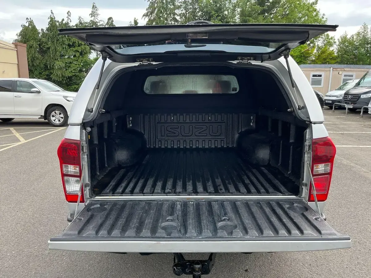Used Isuzu D-Max 164 HP (120 kW) 2017 Silver Pickup
