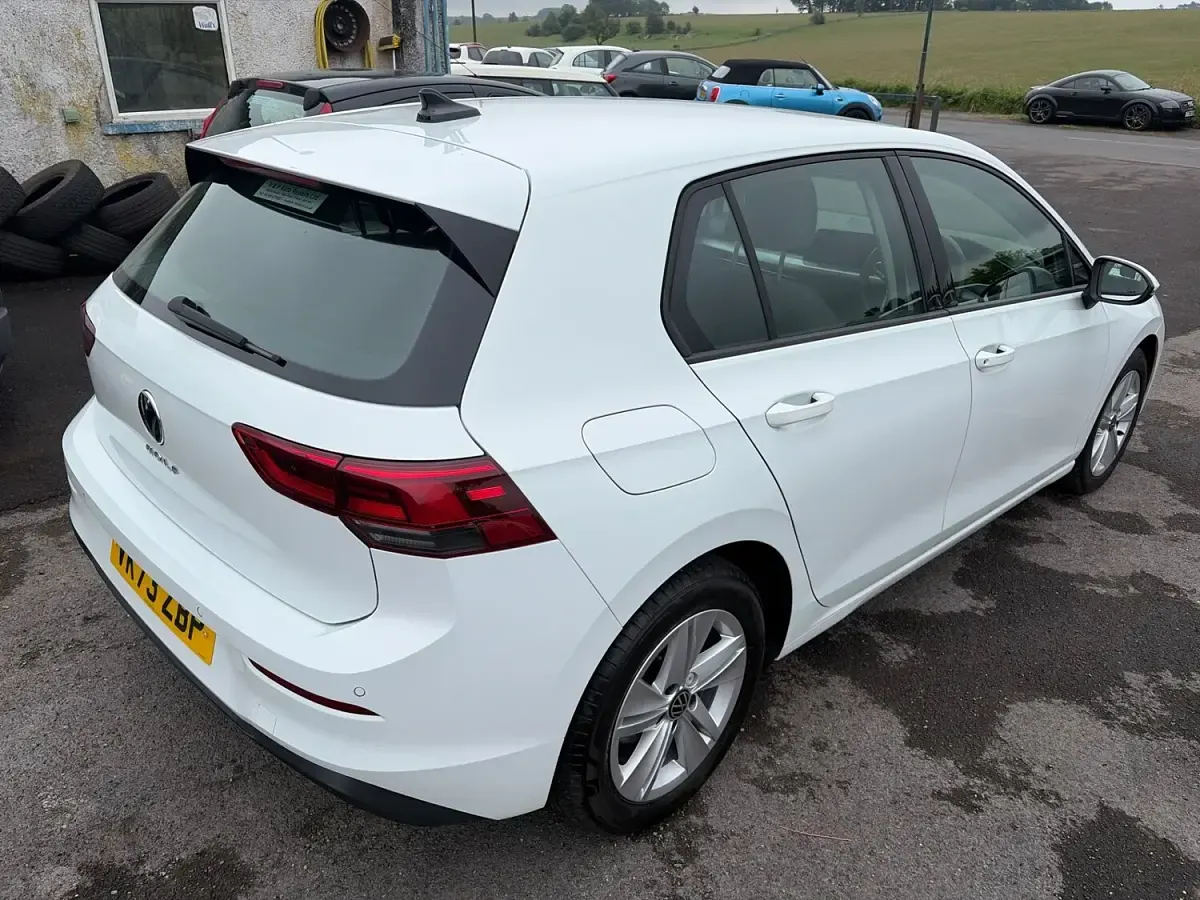 Used VW Golf VIII Life 150 HP (110 kW) 2023 White Hatchback