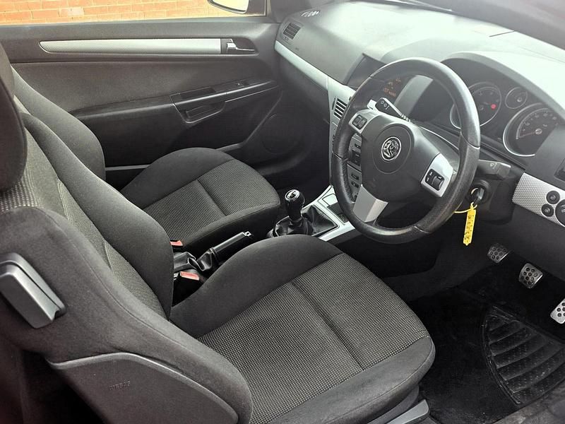 Used Vauxhall Astra Sport 120 HP (88 kW) 2009 Red Hatchback