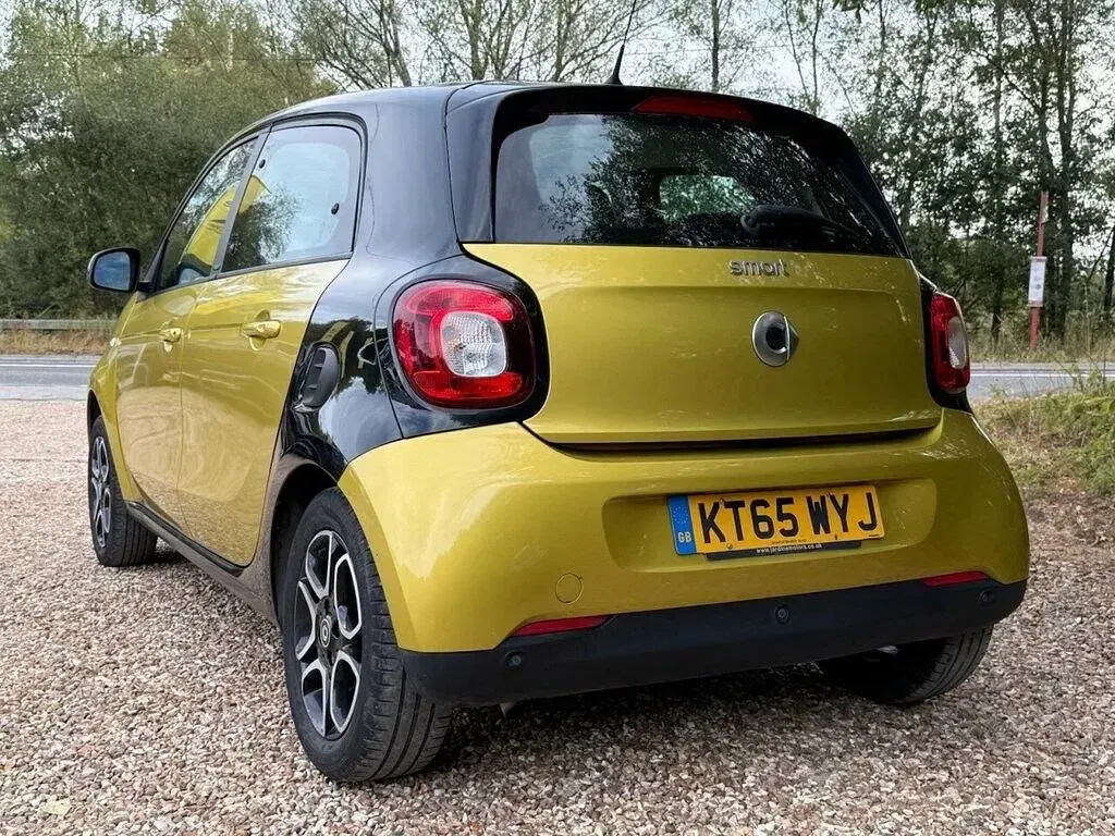 Used Smart ForFour Premium 90 HP (66 kW) 2016 Yellow Hatchback