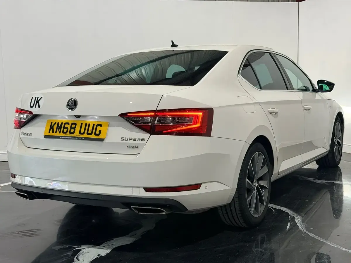 Used Skoda Superb 2018 White Hatchback