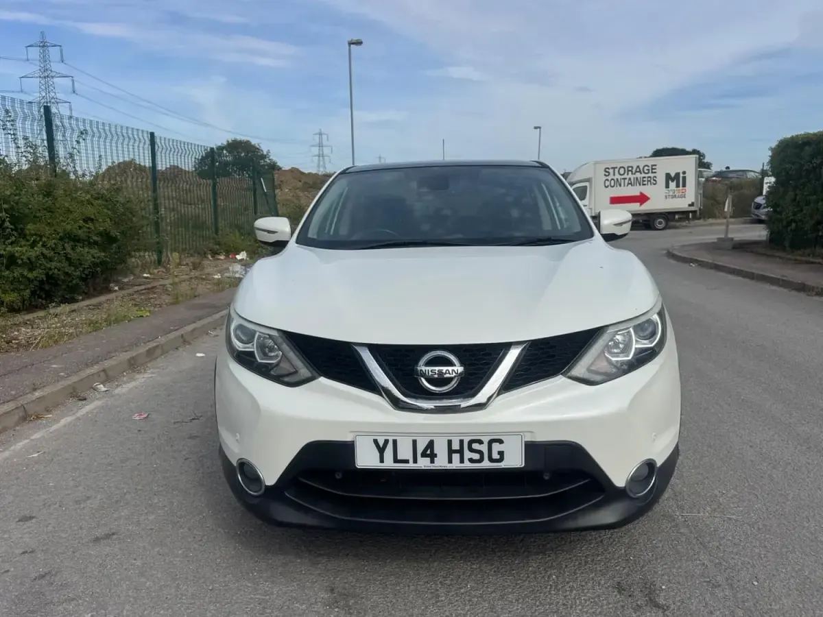 Used Nissan Qashqai Acenta Premium 115 HP (84 kW) 2014 White SUV