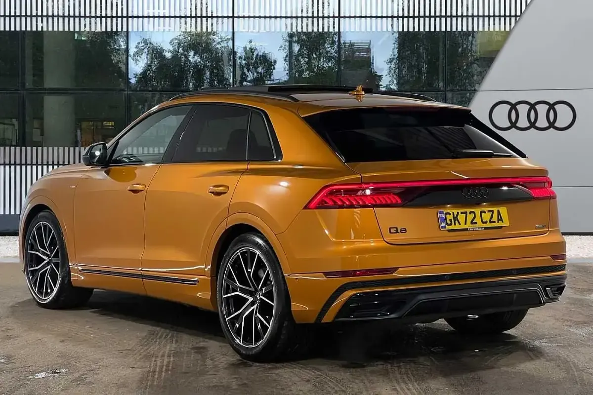 Used Audi Q8 Comfort 340 HP (250 kW) 2022 Orange SUV