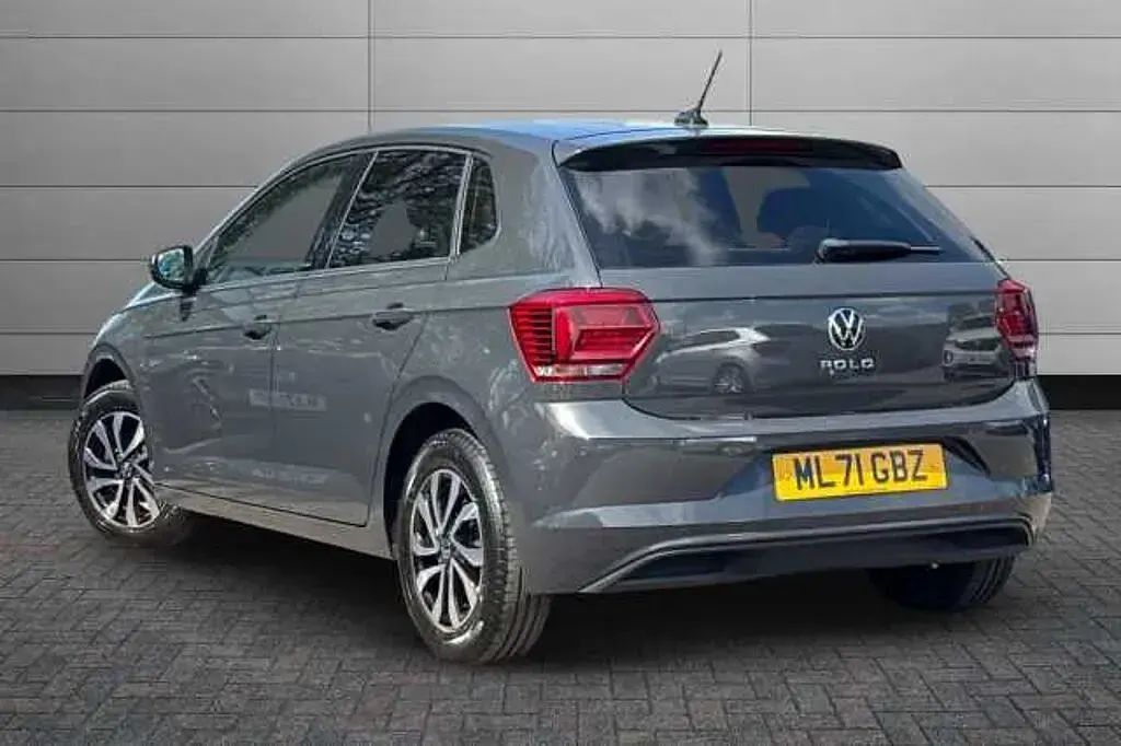 Usado VW Polo Active 95 HP (69 kW) 2021 Cinzento Citadino