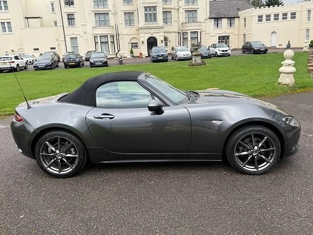 Begagnad Mazda MX5 Inclusive 184 HK (135 kW) 2019 Grå Cab
