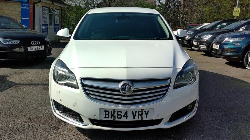 Used Vauxhall Insignia Elite 163 HP (119 kW) 2015 White Hatchback