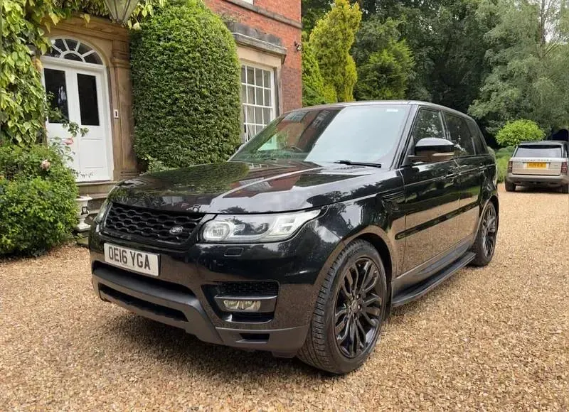 Used Land Rover Range Rover HSE Dynamic 306 HP (225 kW) 2016 Santorini black SUV