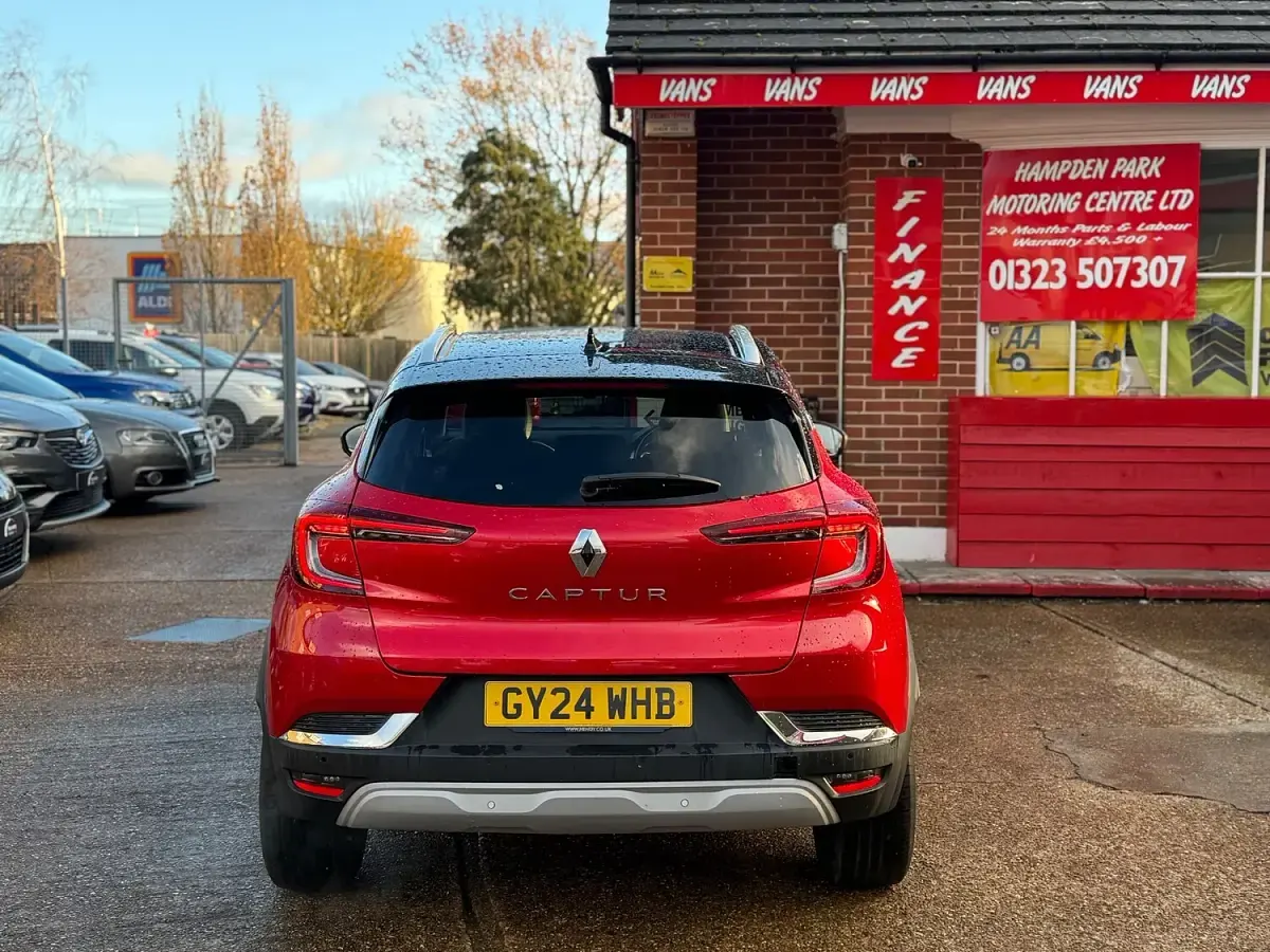 Used Renault Captur Techno 90 HP (66 kW) 2024 Red/black SUV