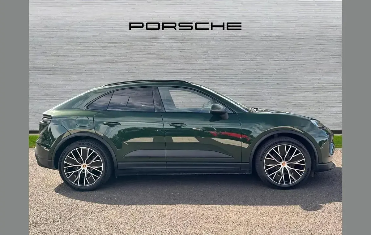 Used Porsche Macan 261 kW (355 HP) 2025 Green SUV