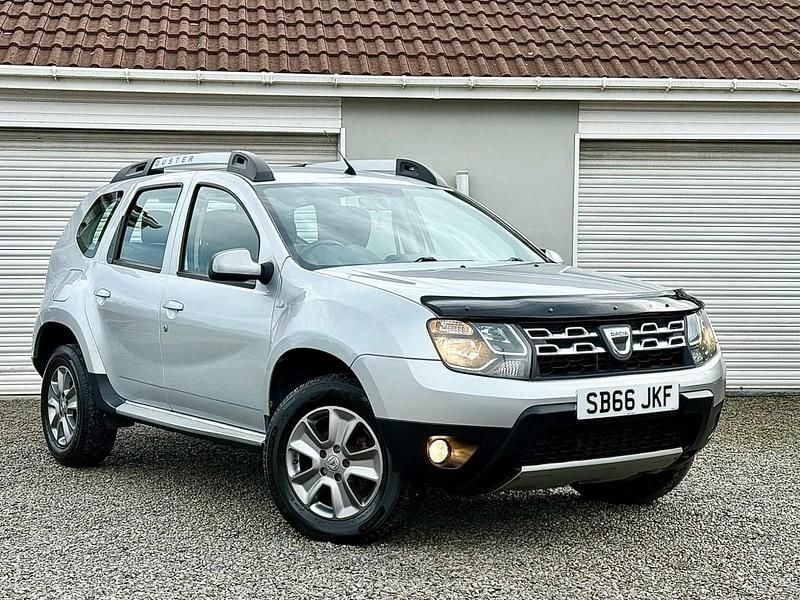 Used Dacia Duster Lauréate 2016 Silver Hatchback