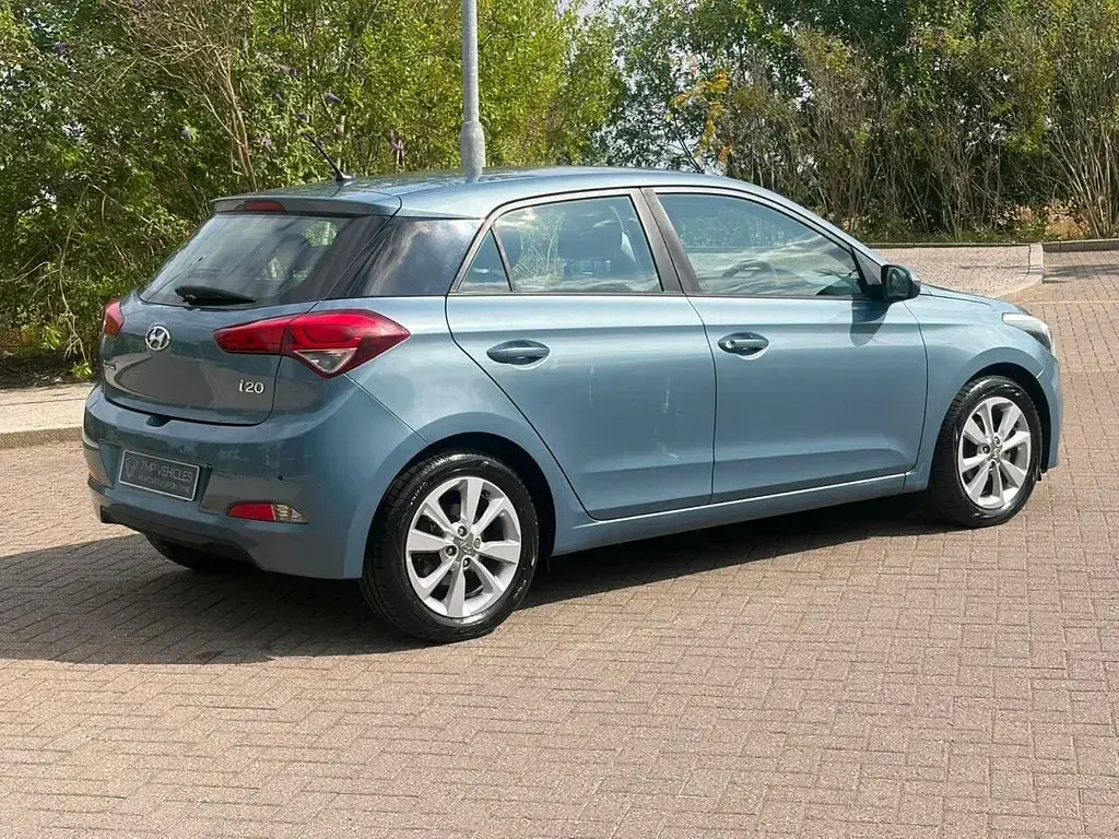 Used Hyundai i20 SE 100 HP (73 kW) 2015 Blue Hatchback