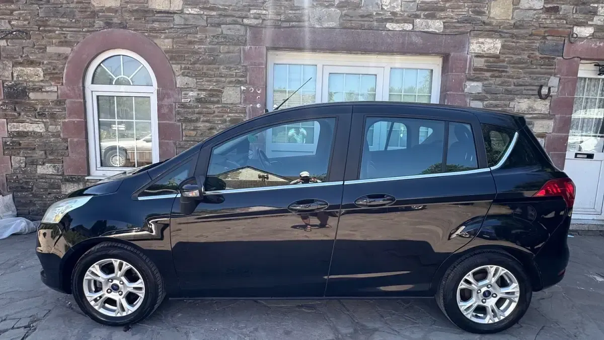 Used Ford B-MAX Zetec 105 HP (77 kW) 2017 Black MPV