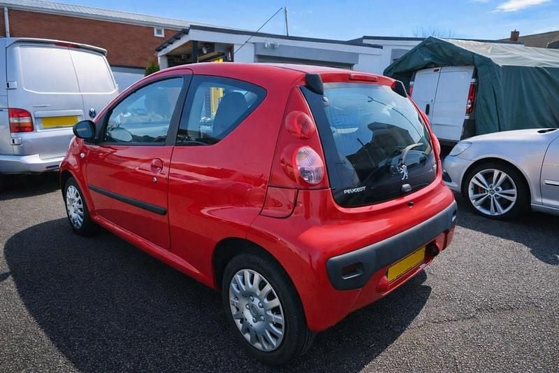 Used Peugeot 107 68 HP (50 kW) 2008 Red Hatchback