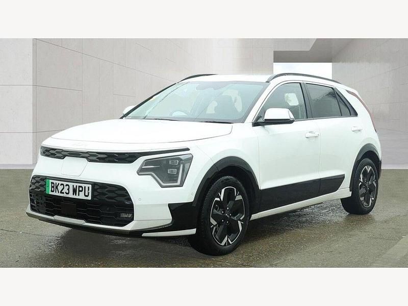 Begagnad Kia e-Niro 11 kW (15 HK) 2023 Vit SUV
