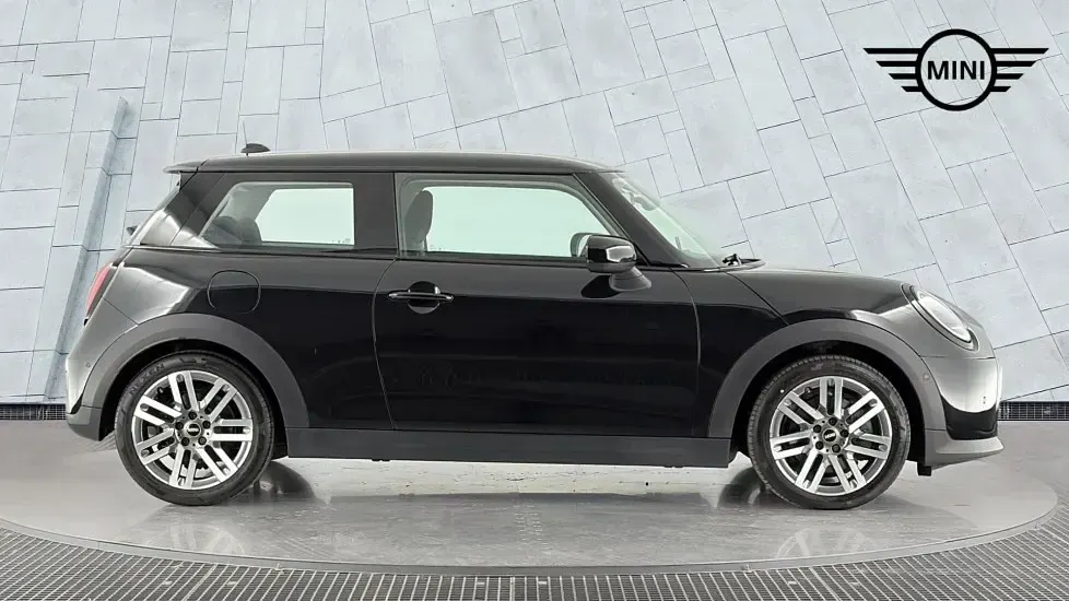 Used Mini Cooper Hatch 154 HP (113 kW) 2024 Black Hatchback