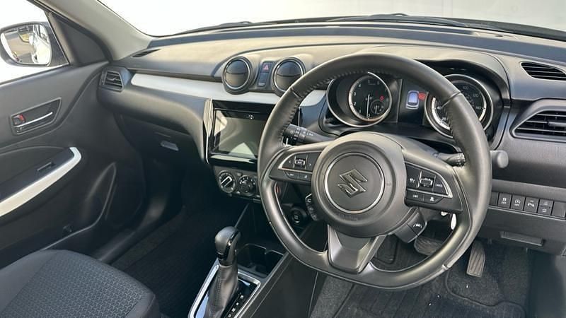 Usado Suzuki Swift SZ-T 83 HP (61 kW) 2023 Prateado Citadino