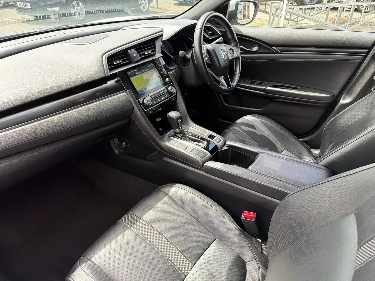 Used Honda Civic EX 126 HP (92 kW) 2020 Silver Hatchback