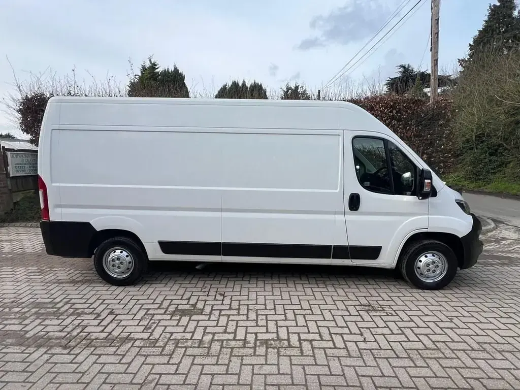 Begagnad Peugeot Boxer 130 HK (95 kW) 2019 Vit Van