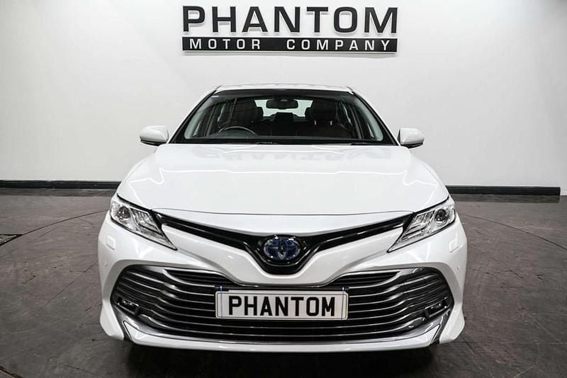 Used Toyota Camry 2020 White Sedan
