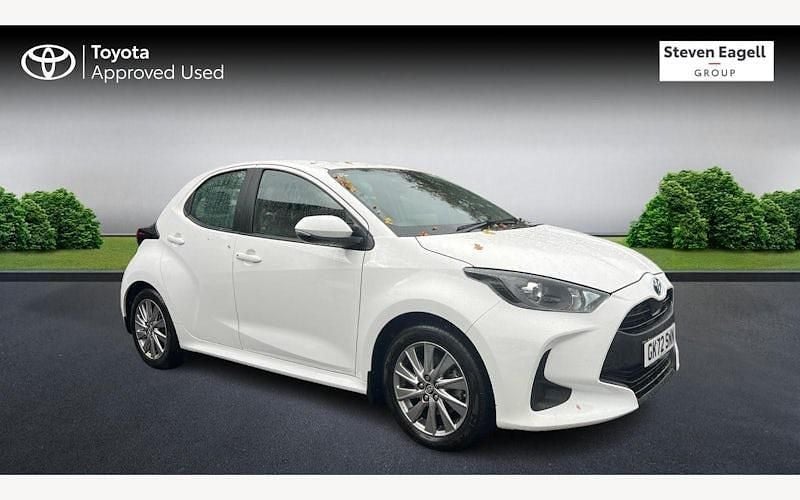Used 2025 Toyota Yaris Hybrid Hatchback | £16,637 (Good price) - Image 1/3