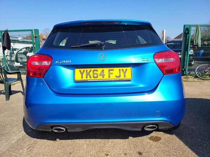 Used Mercedes A200 136 HP (100 kW) 2014 Blue Hatchback