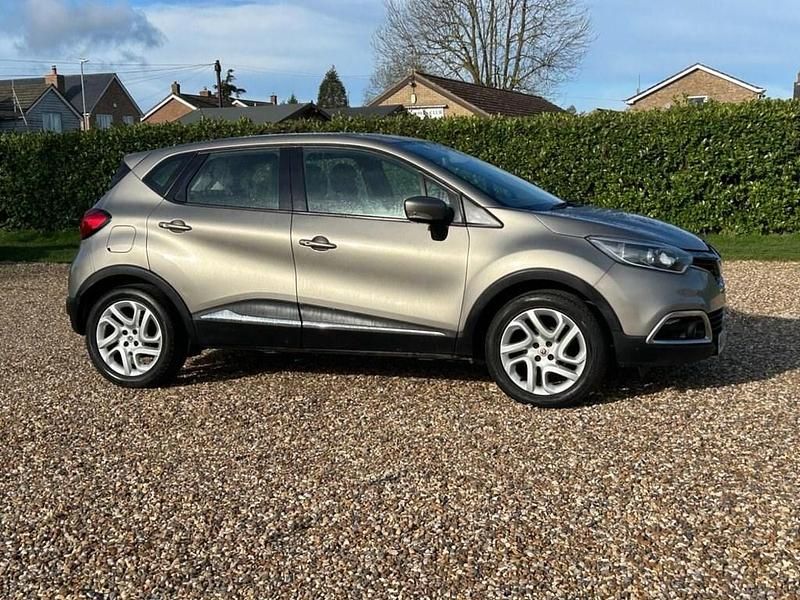 Used Renault Captur Dynamique 90 HP (66 kW) 2014 Beige SUV