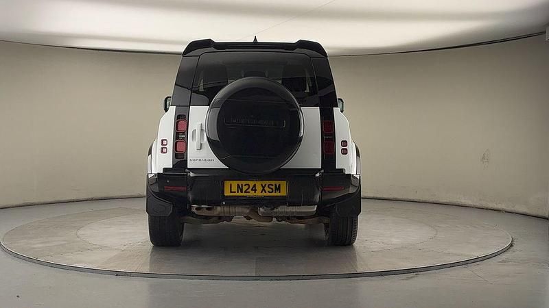 Used Land Rover Defender HSE 250 HP (183 kW) 2023 Fuji white SUV