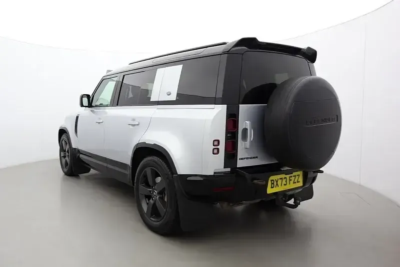 Used Land Rover Defender SE Dynamic 249 HP (183 kW) 2023 Silver SUV
