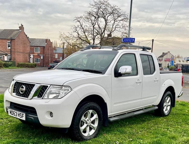 White Used 2014 Nissan Navara Tekna Pickup | £5,950 (Good price) - Image 1/4
