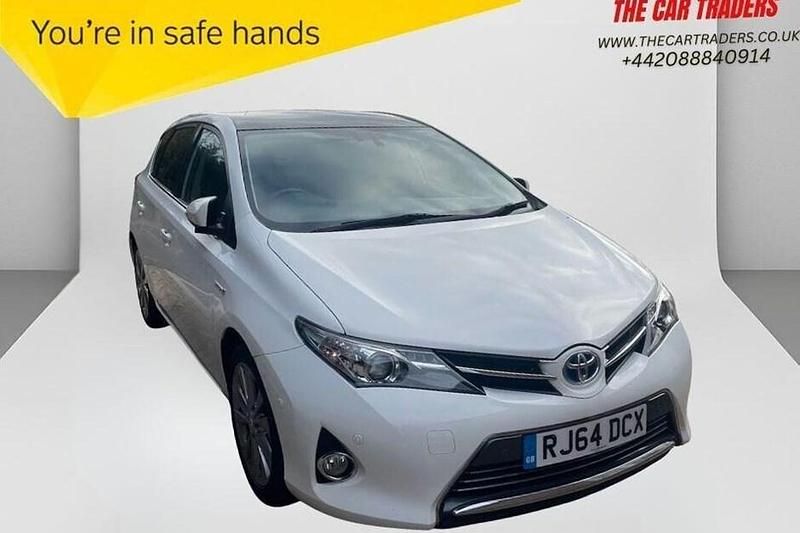 White Used 2015 Toyota Auris Hybrid Hatchback | £10,488 (Fair price) - Image 1/1