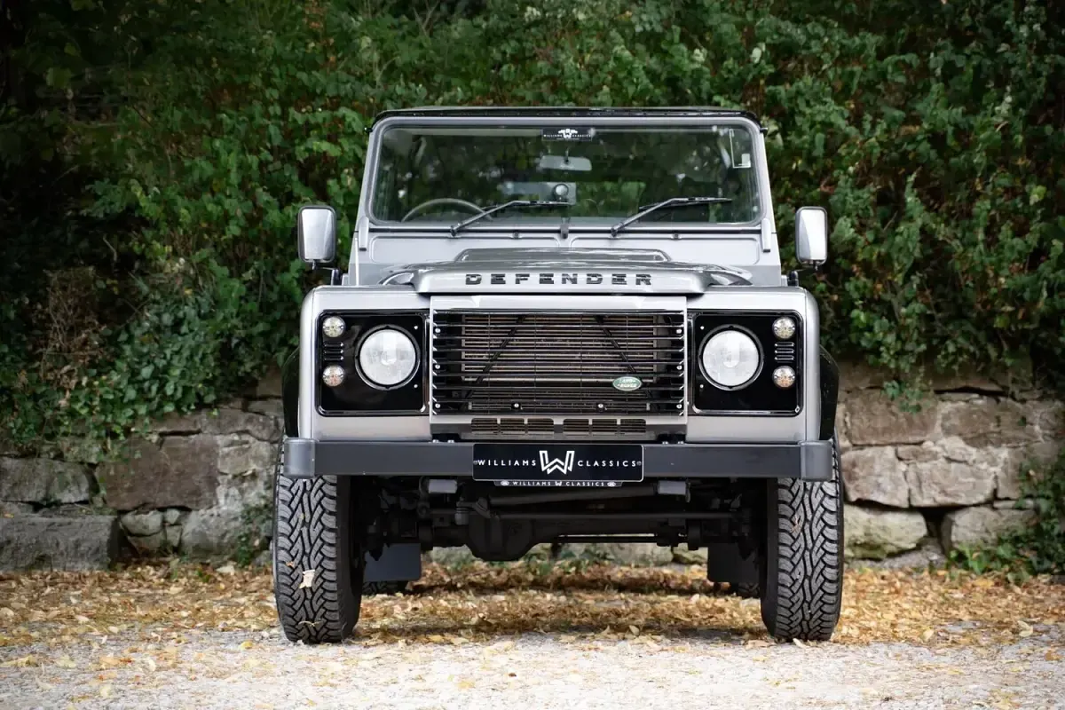 Used Land Rover Defender 122 HP (89 kW) 2009 Grey Hatchback