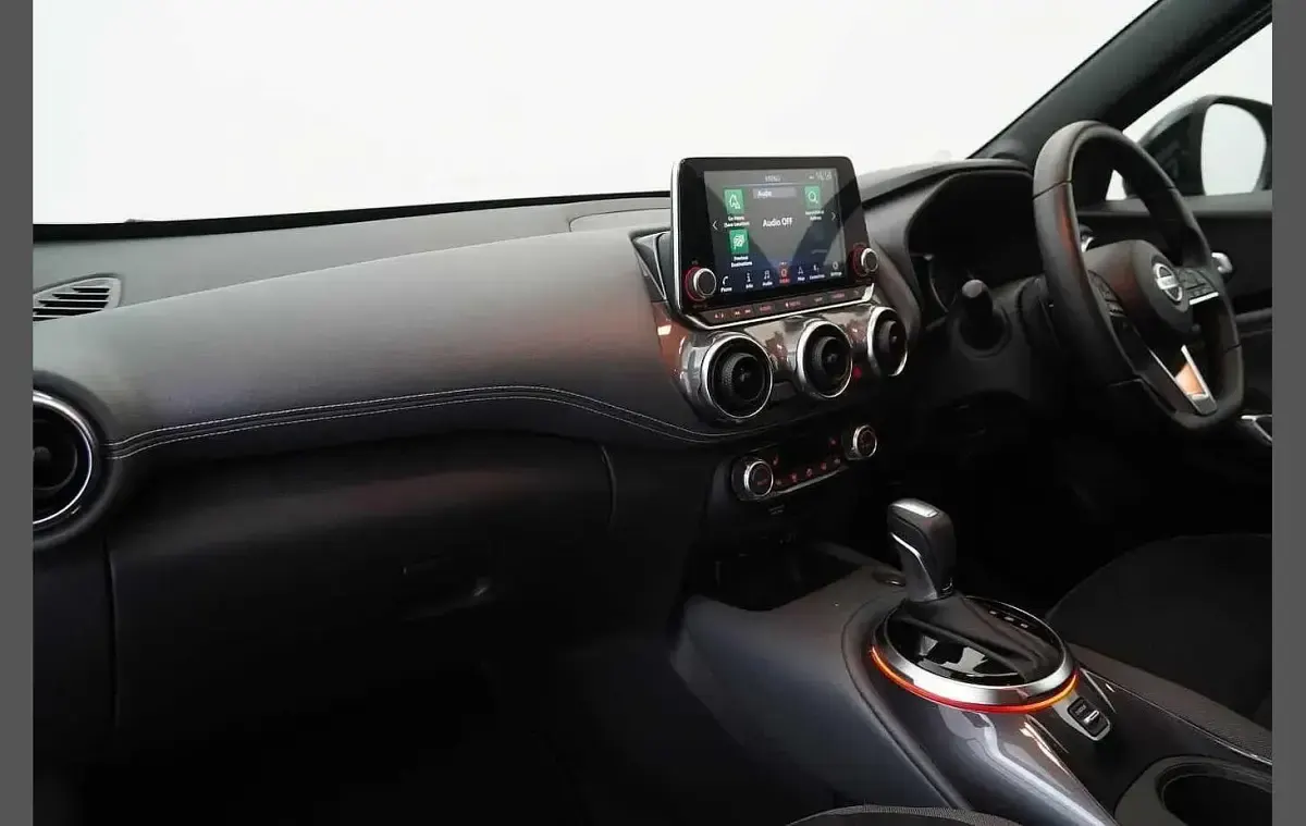 Used Nissan Juke N-Connecta 112 HP (82 kW) 2021 White SUV
