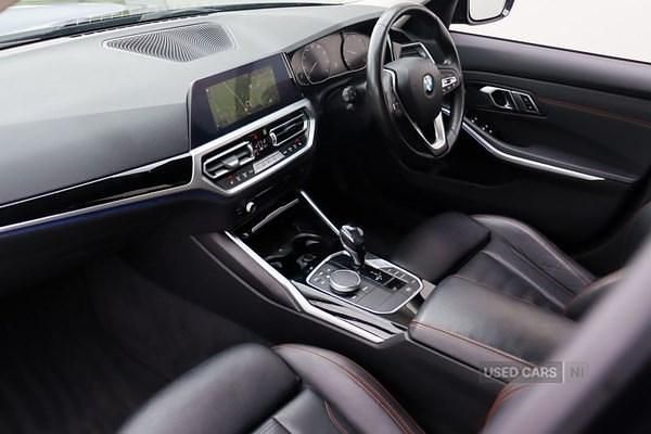 Usado BMW 320e Sport Line 190 CV (139 kW) 2020 Negro Berlina
