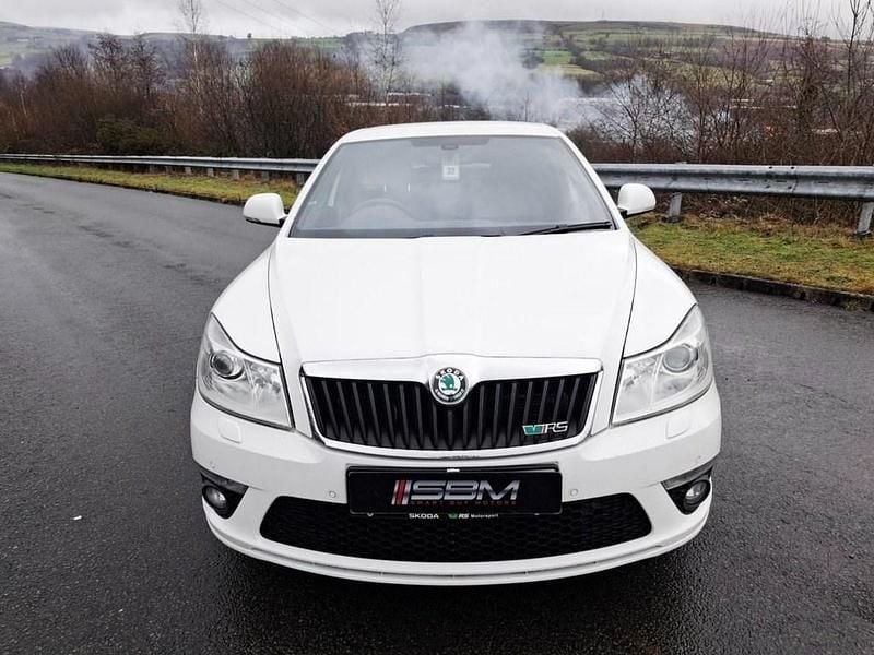 Used Skoda Octavia vRS 200 HP (147 kW) 2012 White Hatchback