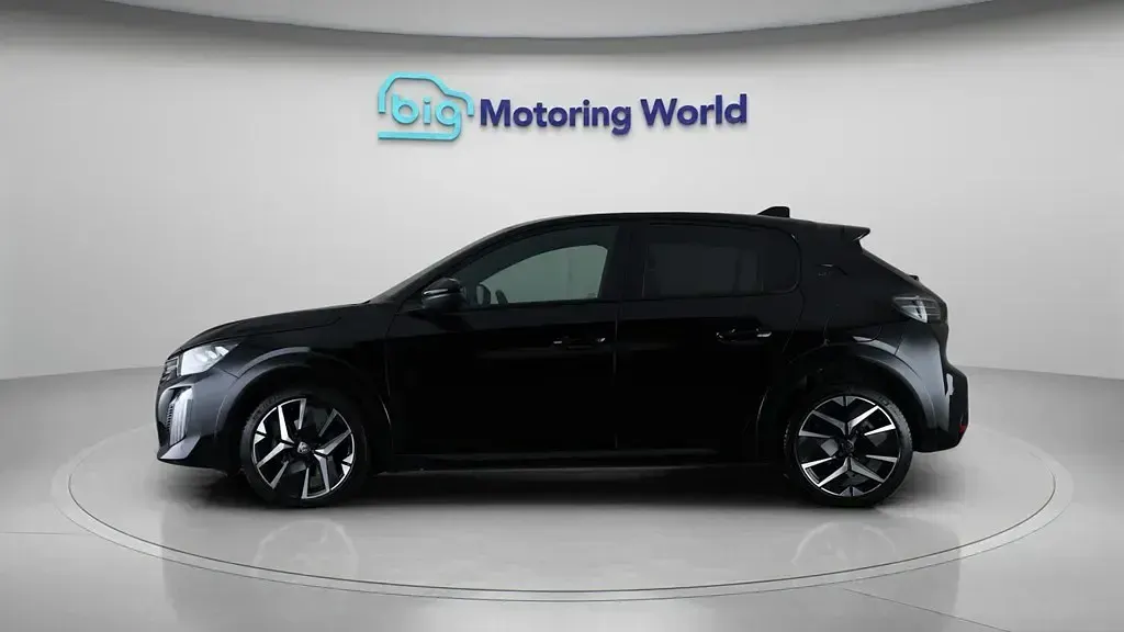 Second-hand Peugeot 208 GT 100 CP (73 kW) 2024 Negru Hatchback