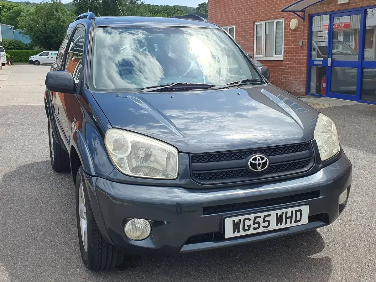 Used Toyota RAV4 147 HP (108 kW) 2005 Grey SUV