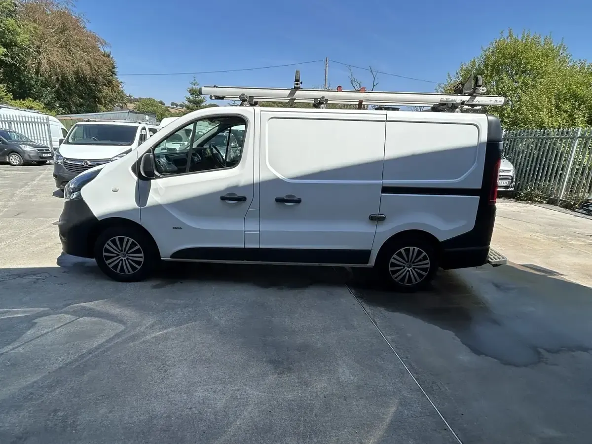 Used Vauxhall Vivaro 120 HP (88 kW) 2018 White