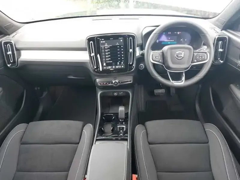 New Volvo XC40 Plus 197 HP (144 kW) 2026 SUV